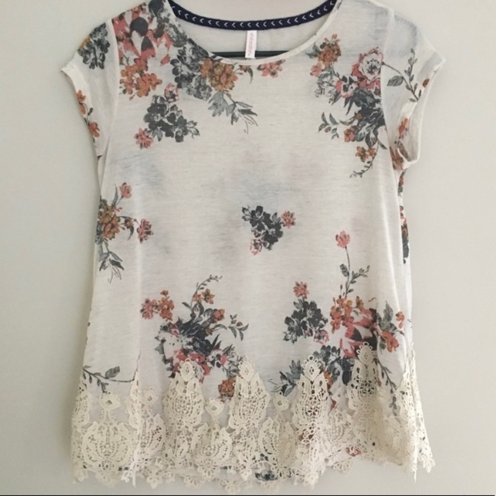 Xhilaraton Floral T-Shirt